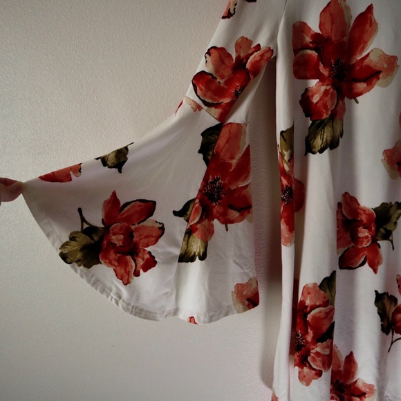 Reborn J floral shirt with flare sleeves - Picture 2 of 7